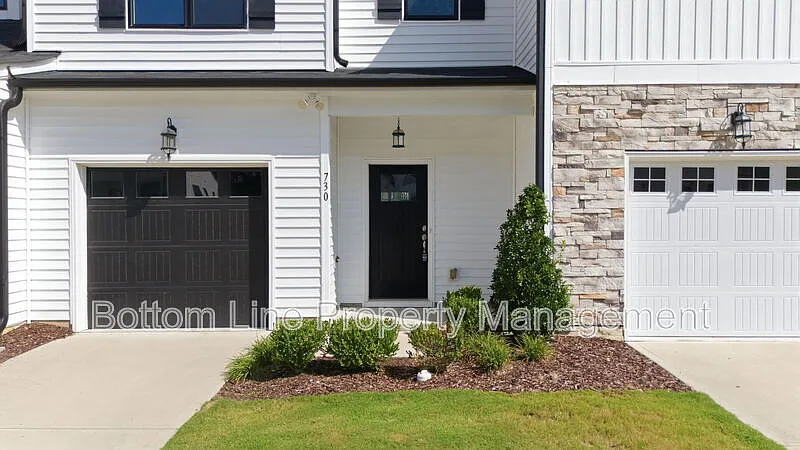 3 bed, 2.5 bath, 1754 sqft, $1,895 — Photo 2
