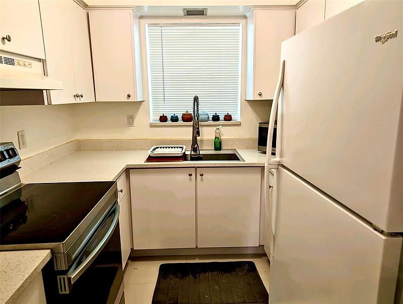1st image of 3850 NE 21st Ave APT 8