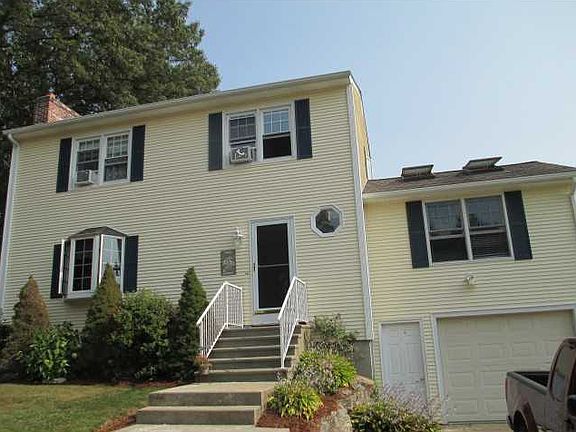 2nd image of 4 Tall Oaks Ct