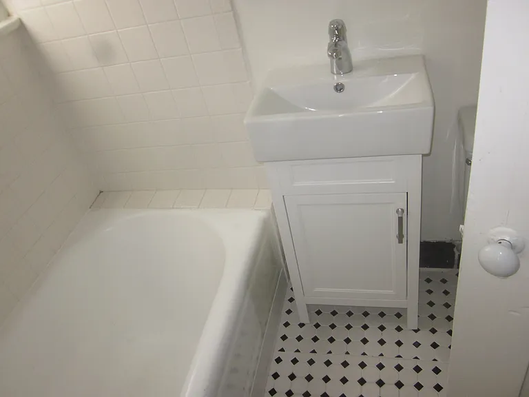 812 N Detroit St #812 — Photo 8