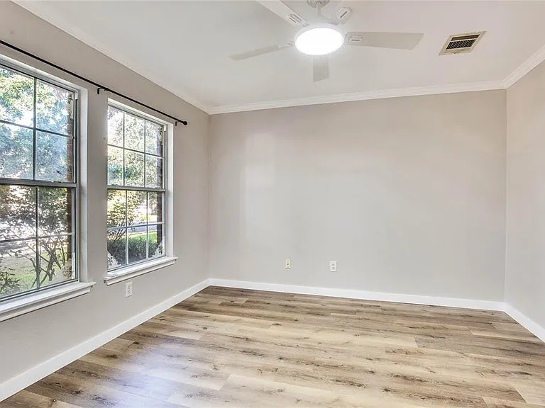 1201 Del Roy Dr — Photo 6