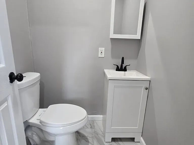 125-127 Redwood Ave #1B — Photo 3
