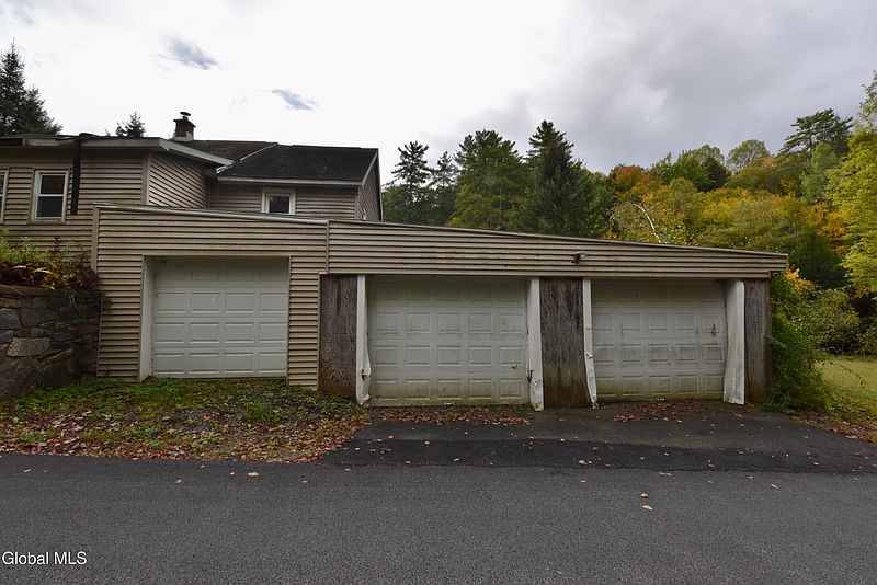 2nd image of 318 Howe Road