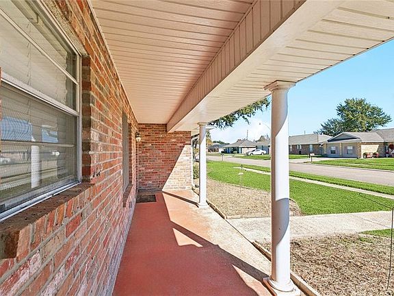 4th image of 2165 Colonial Dr