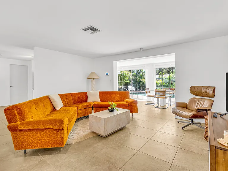 2716 Seaspray St — Photo 4