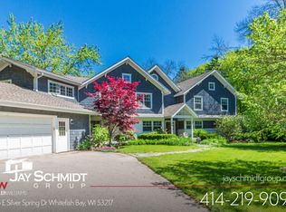 520 E Maple Ln, Mequon, WI 53092