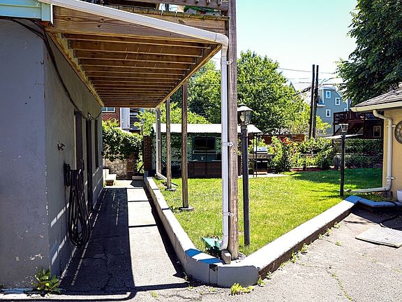 5th image of 549 Bennington St