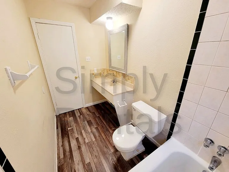 202 Park Cir — Photo 13