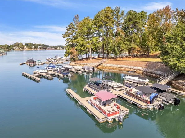 402 Woodridge Dr, Seneca, SC 29672