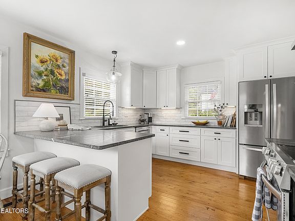 5th image of 4509 Oriole Dr