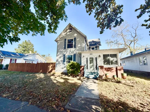 211 N Cherry St, Centralia, IL 62801