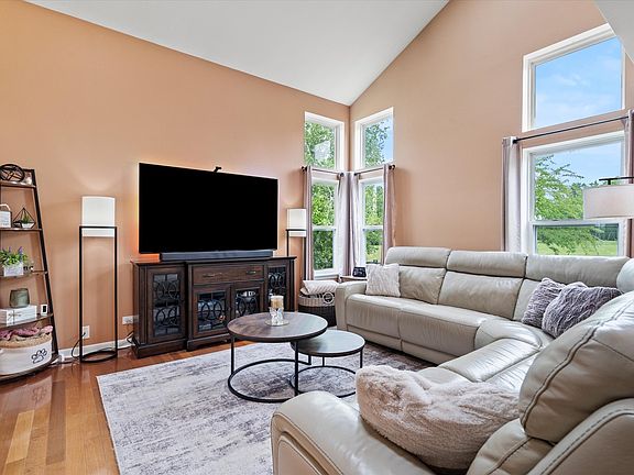 5th image of 638 E Princeton Ct