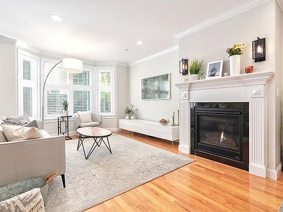 4th image of 54 Bartlett St