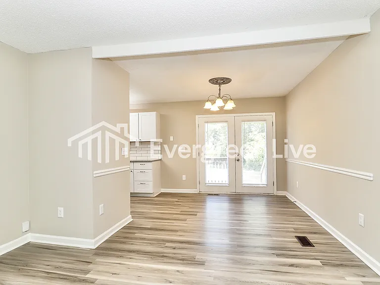 109 Duffy Ave — Photo 6