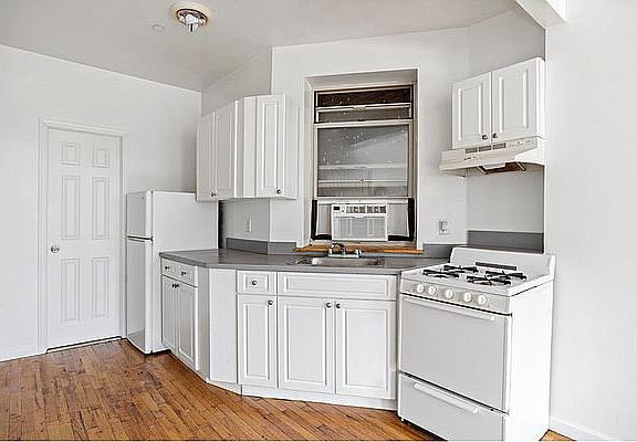 3rd image of 2015 1st Ave APT 3c