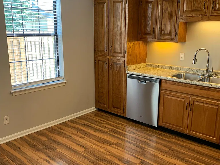 830 Brentwood Point — Photo 13