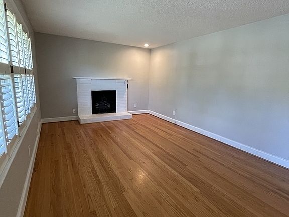 4th image of 2810 Deerwood Dr