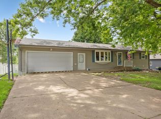 1401 Summer Ln, Faribault, MN 55021