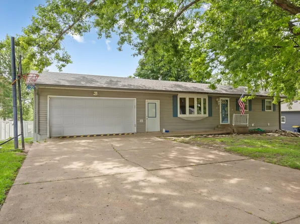 1401 Summer Ln, Faribault, MN 55021