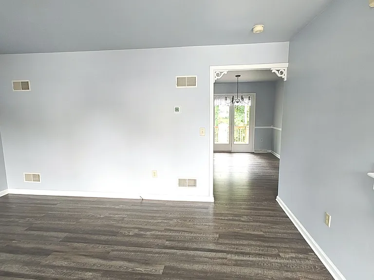 52 Michael Ct — Photo 2