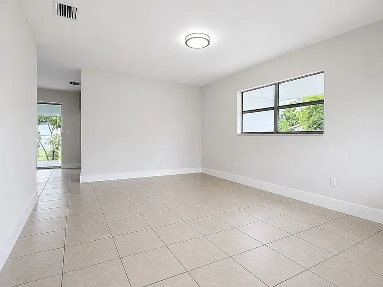 3982 Wheaton Ct — Photo 2