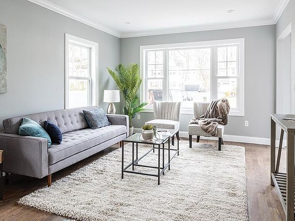 4th image of 860 Watertown St #860