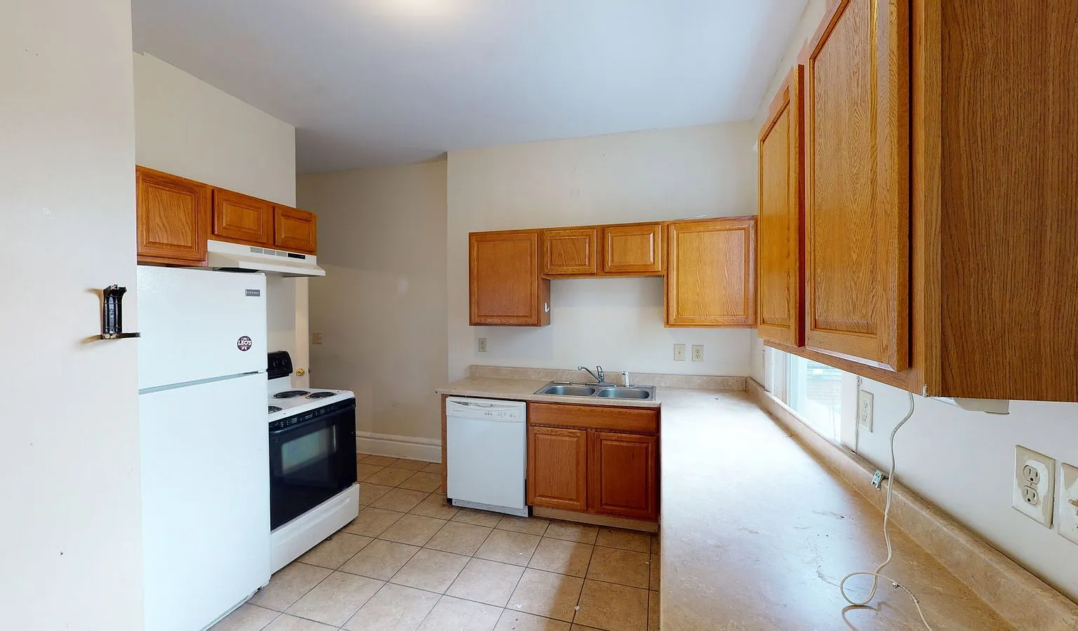 3 bed, 2.0 bath, $2,195 — Photo 2