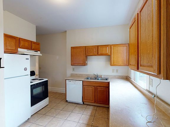 2nd image of 180 W 8th Ave