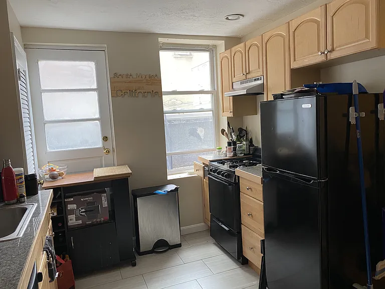 220 Hanover St #5 — Photo 16