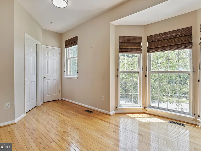 8818 Papillon Dr — Photo 22