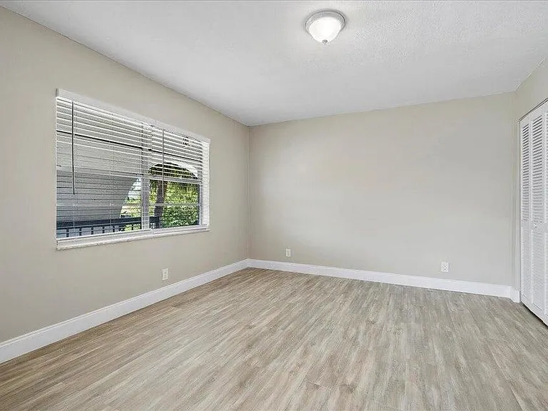 13921 Royal Palm Ct #D — Photo 27