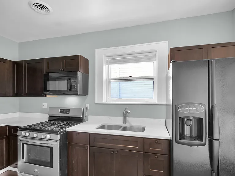 11402 S Calumet Ave — Photo 9