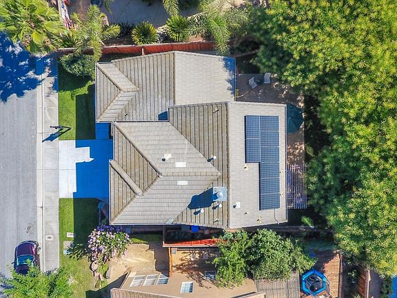 2nd image of 910 Wildgrass Ct