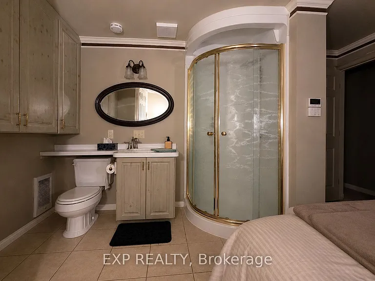 12 Somerset St W #1 — Photo 16