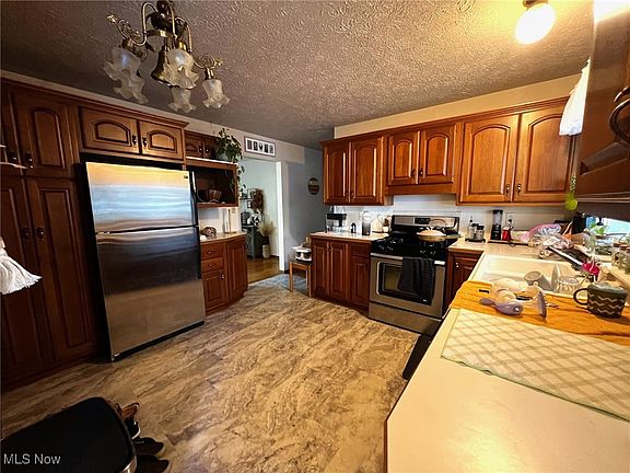 3rd image of 3788 Adrian Dr SE