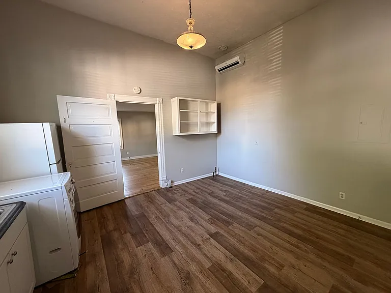 335 E Burton St — Photo 10