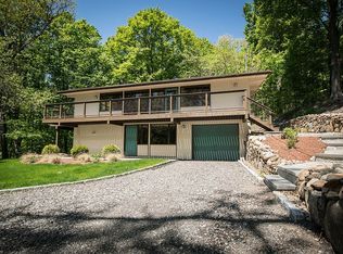 21 Sleepy Hollow Rd, Topsfield, MA 01983