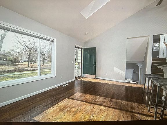 3rd image of 201 Heathermoor Dr