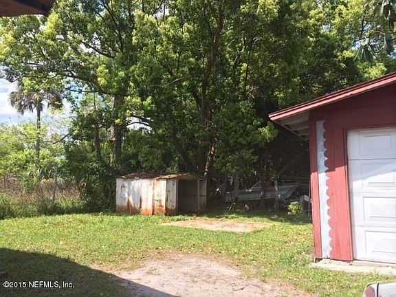 1322 Eagle St backyard