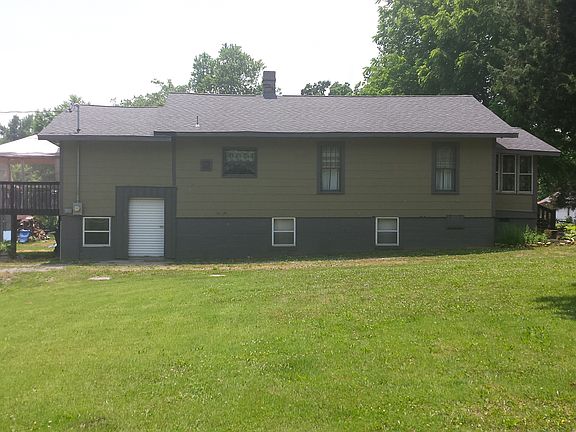 2nd image of 124 S Pine St