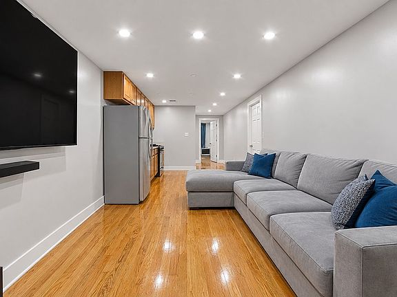 5th image of 2421 Dean St