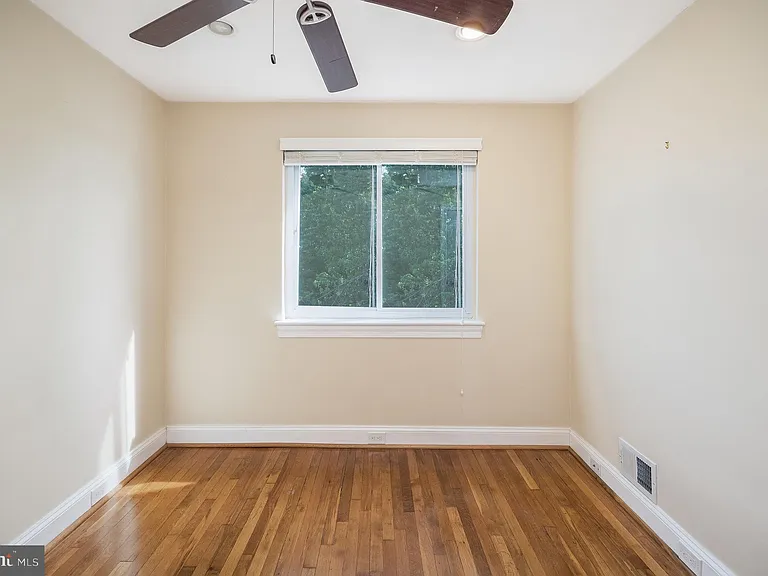 320 Wesmond Dr — Photo 13