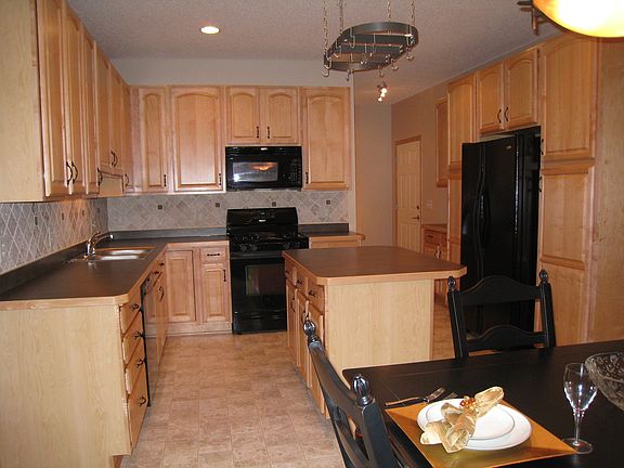 4th image of 9681 Belmont Ln