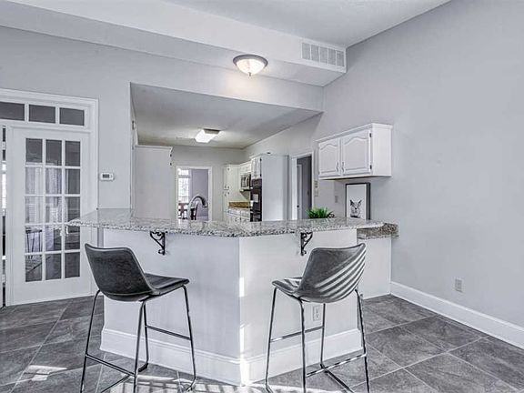 4th image of 2703 Sweet Oaks Cir