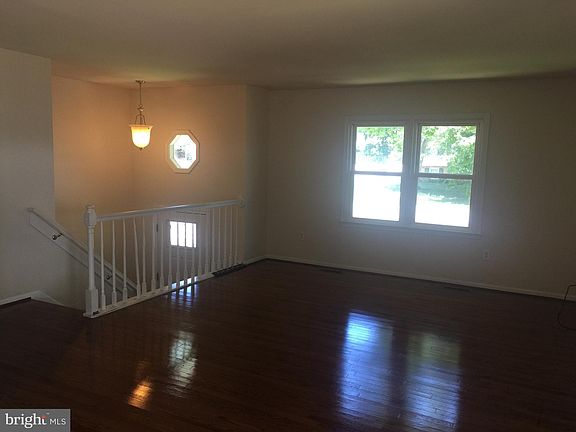 3rd image of 106 Gallimore Dr