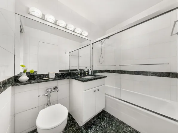 530 East 72nd Street image 11 of 21