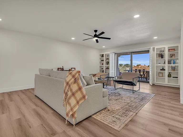 2505 N 61st Way — Photo 4