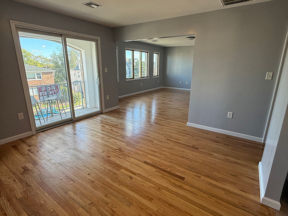 2nd image of 415 Elm St #2