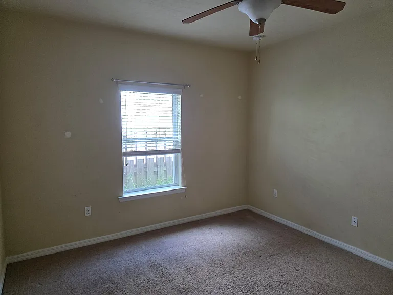 9916 NW 18th Rd — Photo 5