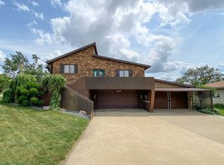 3003 Van Buren Dr SW, Cedar Rapids, IA 52404